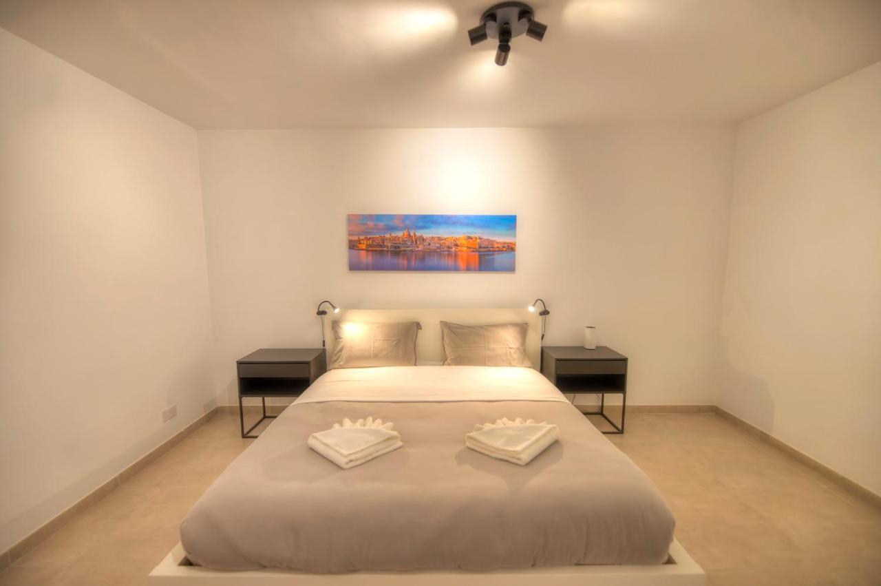 Apartment Spacious & Tastefully Furnished 3 Bedrooms Rcut1-1 *